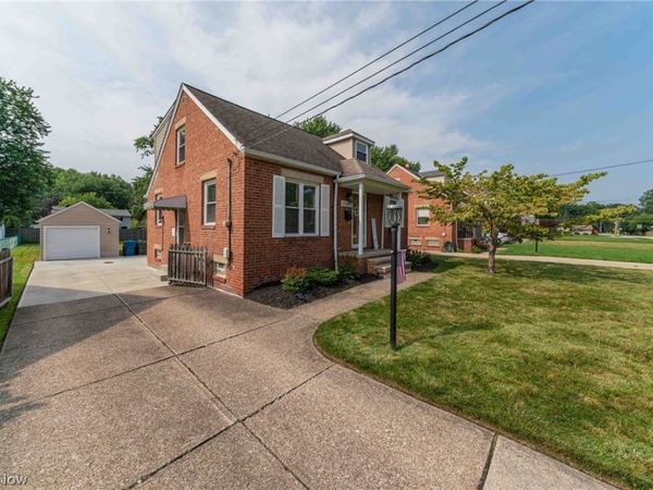 22589 Macbeth Avenue, Fairview Park, OH 44126