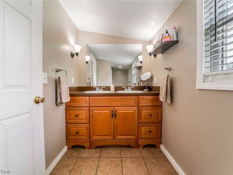 22589 Macbeth Avenue, Fairview Park, OH 44126 Photo 12
