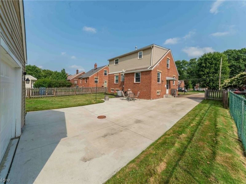 22589 Macbeth Avenue, Fairview Park, OH 44126 Photo 19