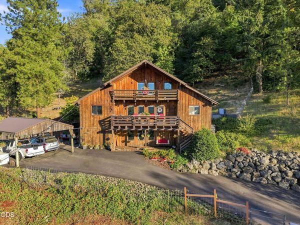 466 Laurel Drive, Roseburg, OR 97471