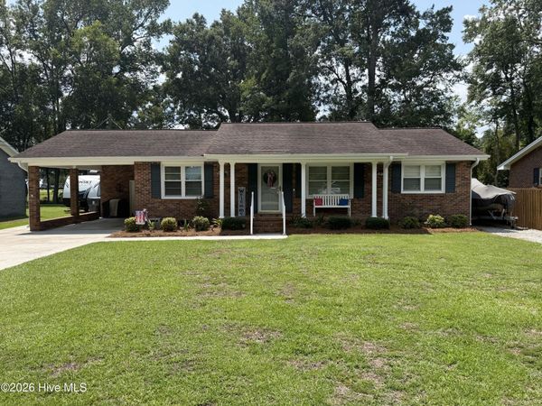 209 Nancy Street, Lake Waccamaw, NC 28450