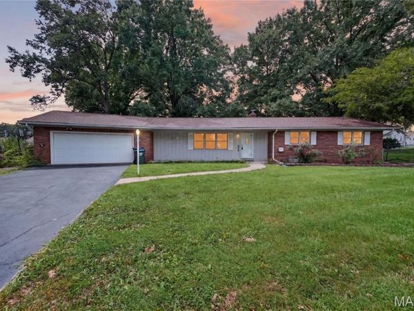610 Laurel Dr, Waterloo, IL 62298