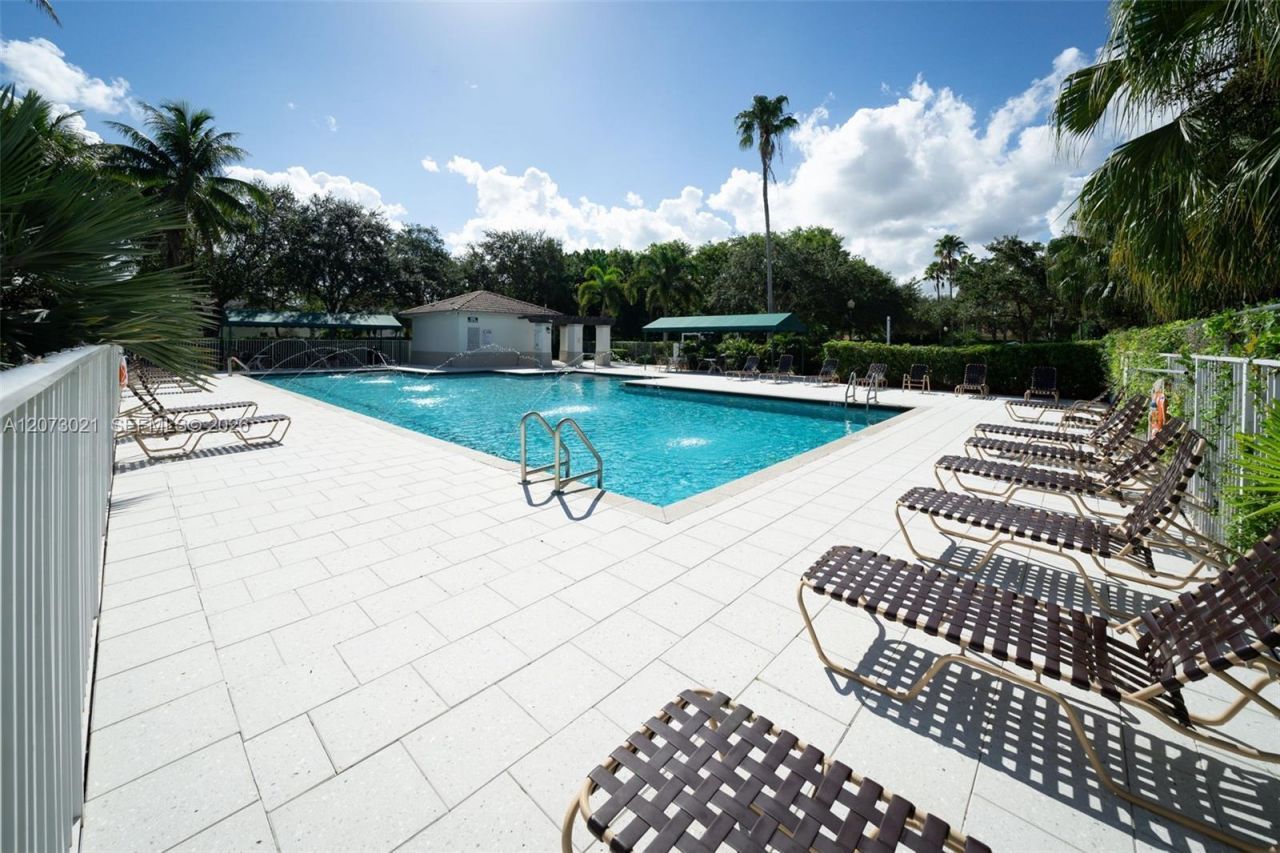 720 Falling Water Rd , Unit 720, Weston, FL 33326 Photo