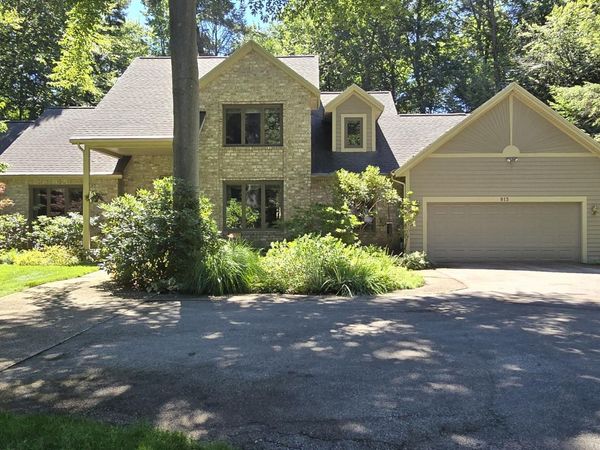 913 W Wellington Court, Muskegon, MI 49441