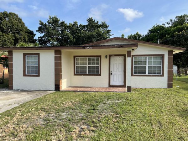 2801 AVENUE E, Fort Pierce, FL 34947