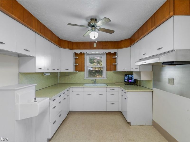 1850 Whipple Avenue NW, Canton, OH 44708 Photo 9