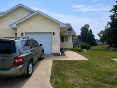914 MEADOW Lane, Des Moines, IA 50009