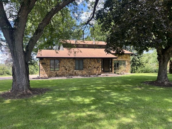 28024 230th Street , Le Claire, IA 52753