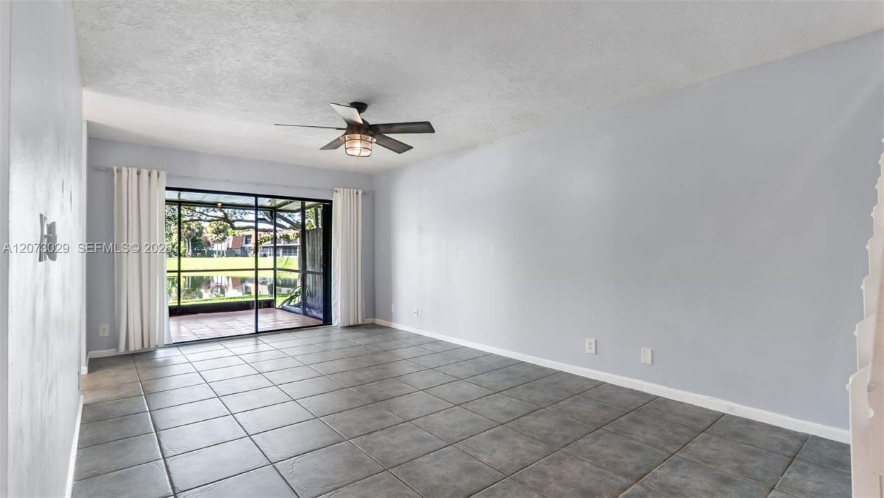 11112 N Harmony Lake Cir, Davie, FL 33324 Photo
