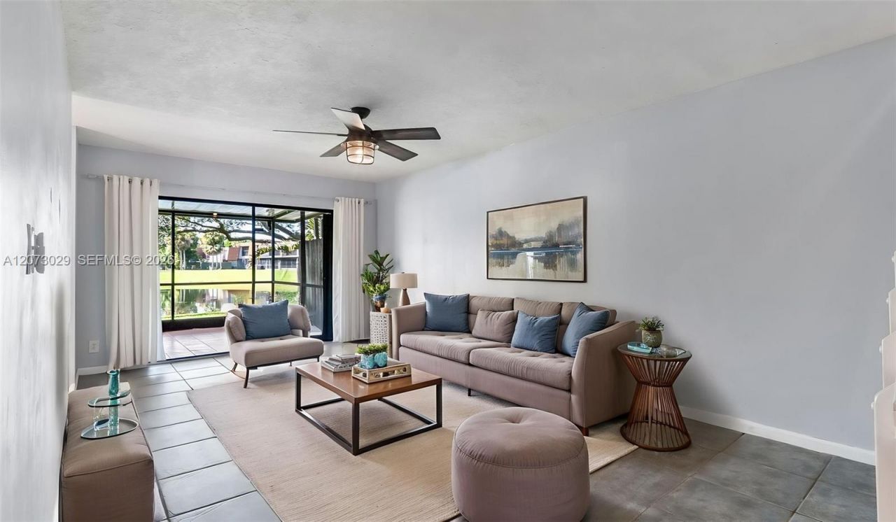 11112 N Harmony Lake Cir, Davie, FL 33324 Photo