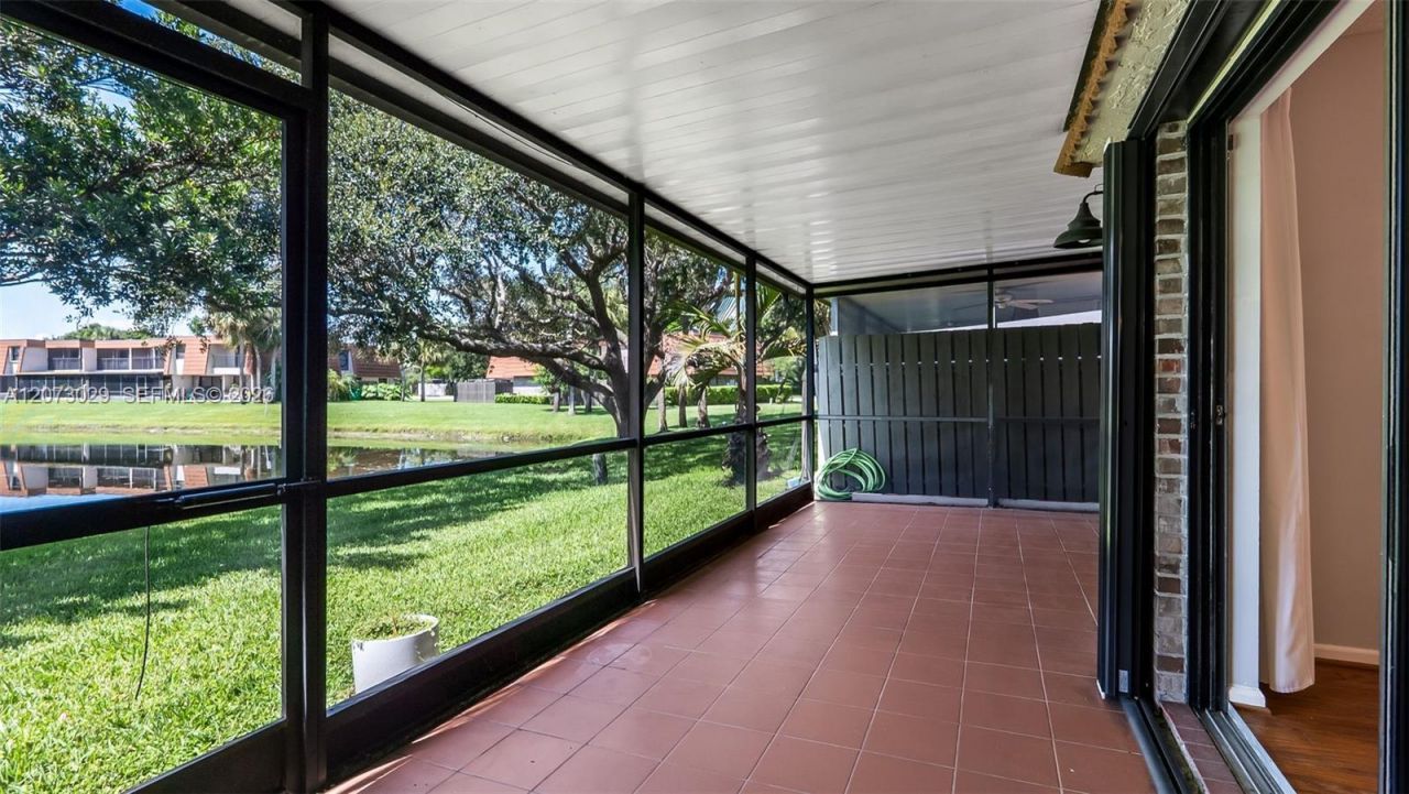 11112 N Harmony Lake Cir, Davie, FL 33324 Photo