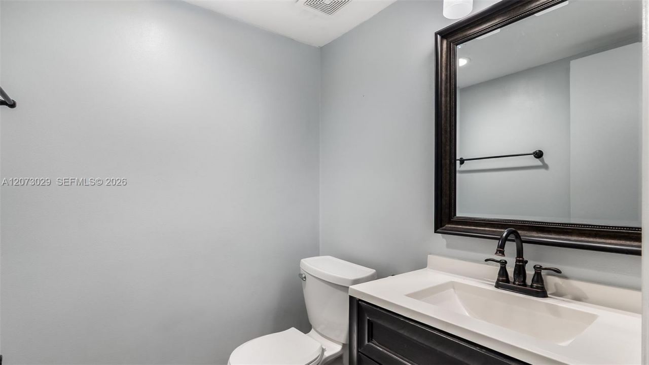 11112 N Harmony Lake Cir, Davie, FL 33324 Photo