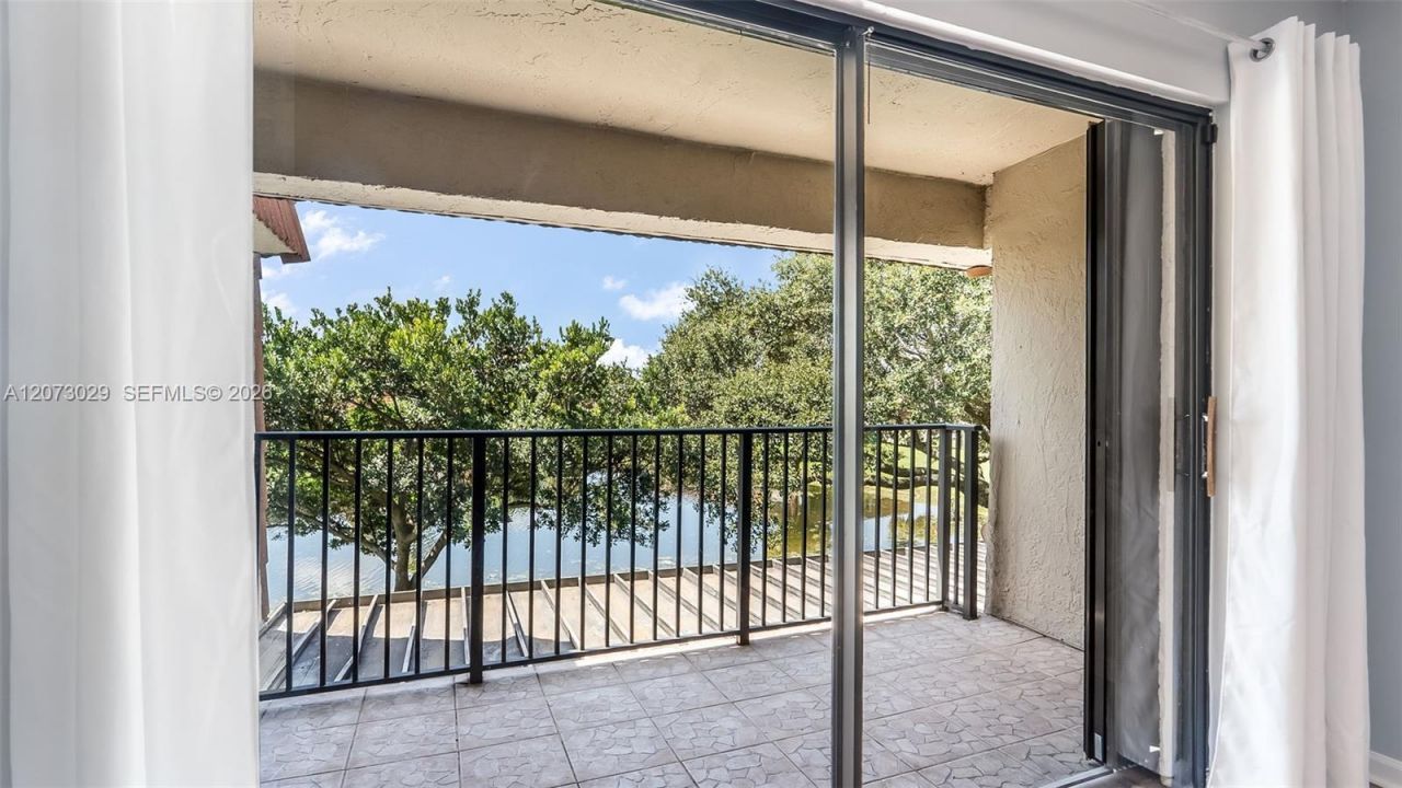 11112 N Harmony Lake Cir, Davie, FL 33324 Photo