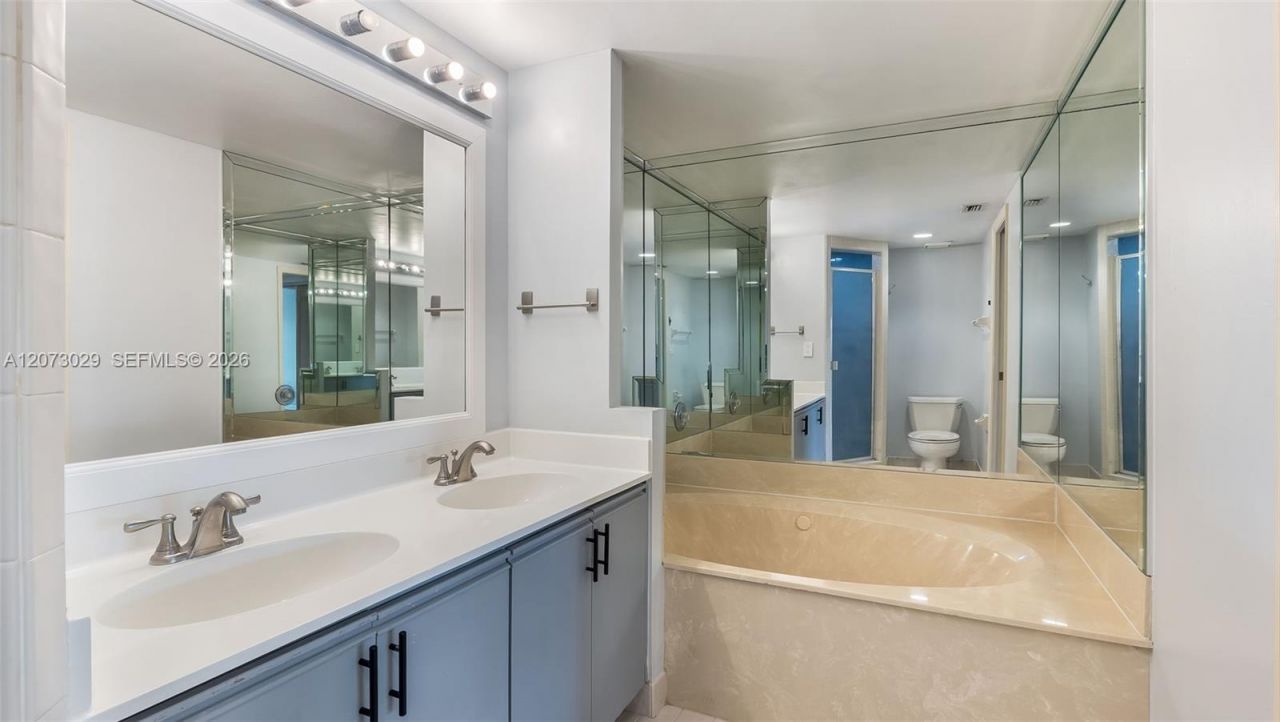 11112 N Harmony Lake Cir, Davie, FL 33324 Photo