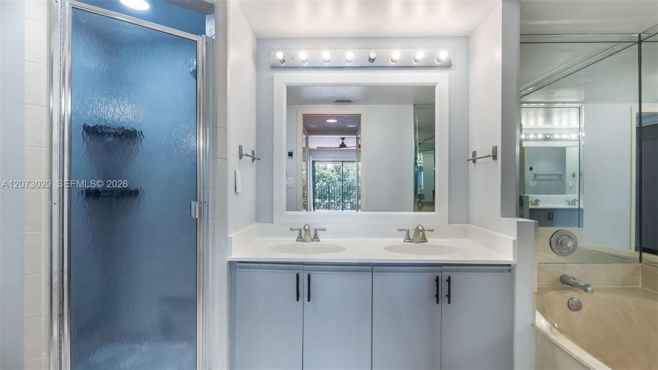 11112 N Harmony Lake Cir, Davie, FL 33324 Photo
