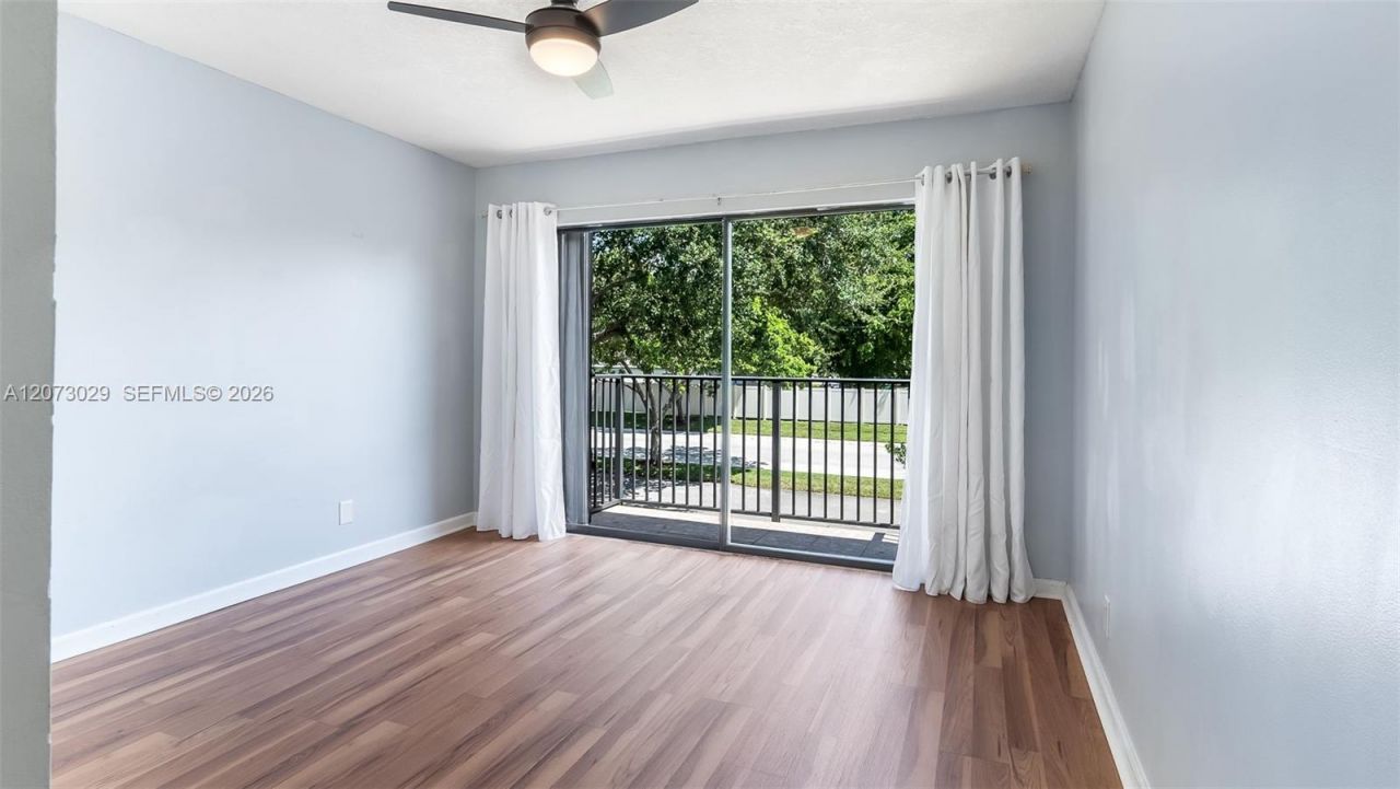 11112 N Harmony Lake Cir, Davie, FL 33324 Photo