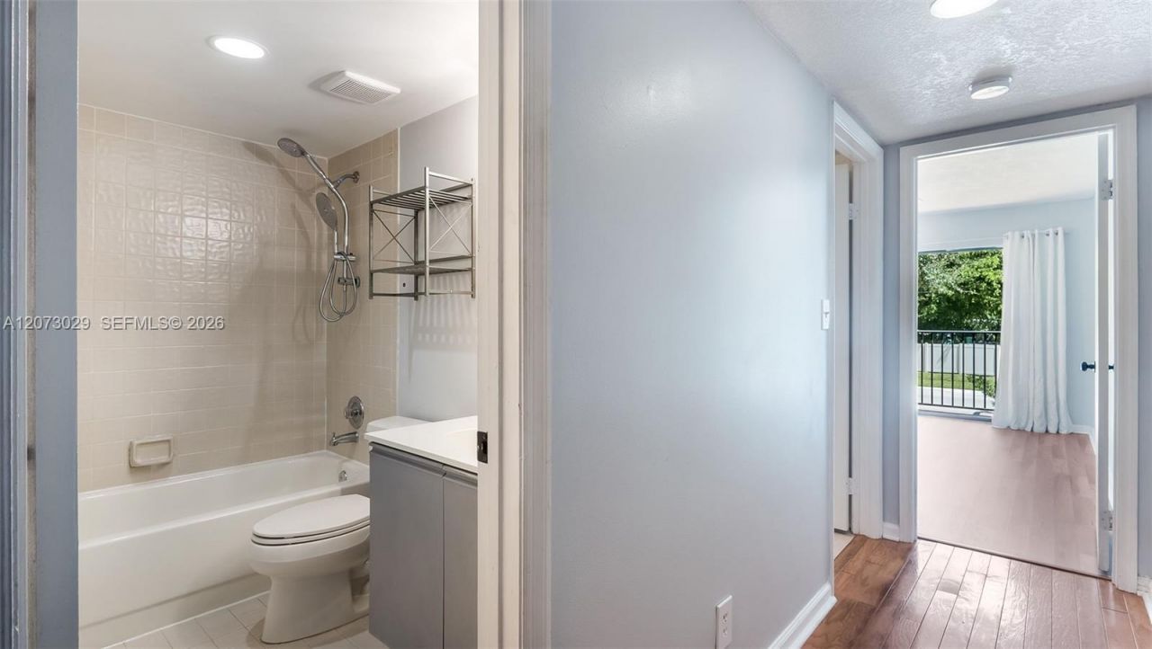 11112 N Harmony Lake Cir, Davie, FL 33324 Photo