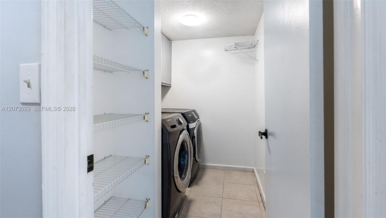 11112 N Harmony Lake Cir, Davie, FL 33324 Photo