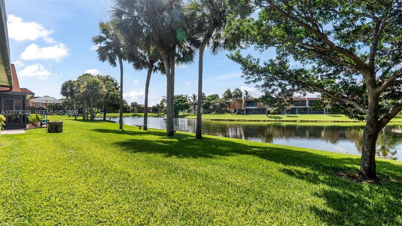 11112 N Harmony Lake Cir, Davie, FL 33324 Photo