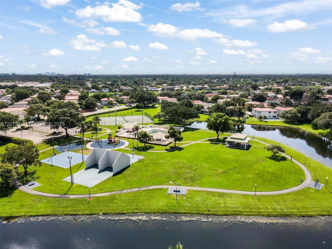 11112 N Harmony Lake Cir, Davie, FL 33324 Photo