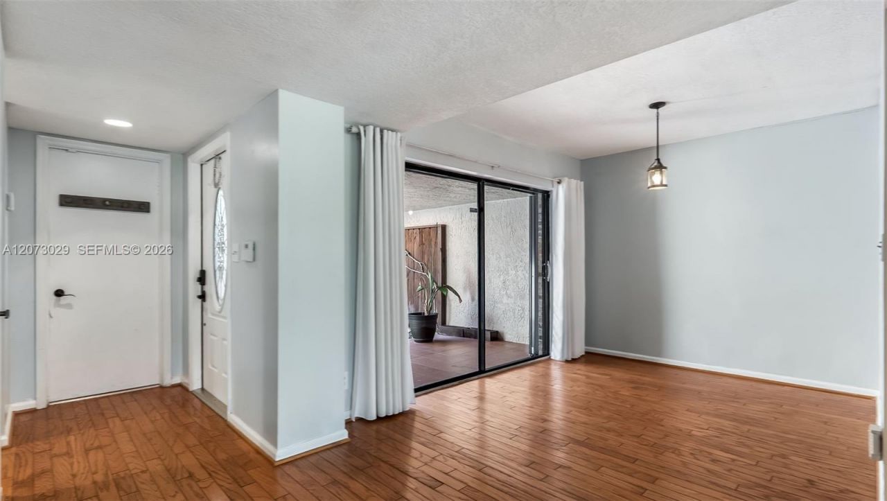 11112 N Harmony Lake Cir, Davie, FL 33324 Photo
