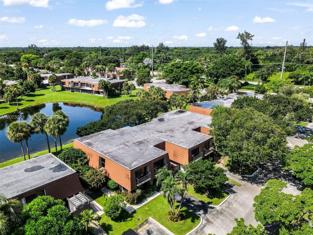 11112 N Harmony Lake Cir, Davie, FL 33324 Photo