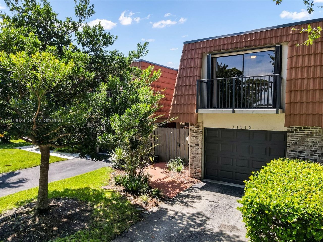 11112 N Harmony Lake Cir, Davie, FL 33324 Photo