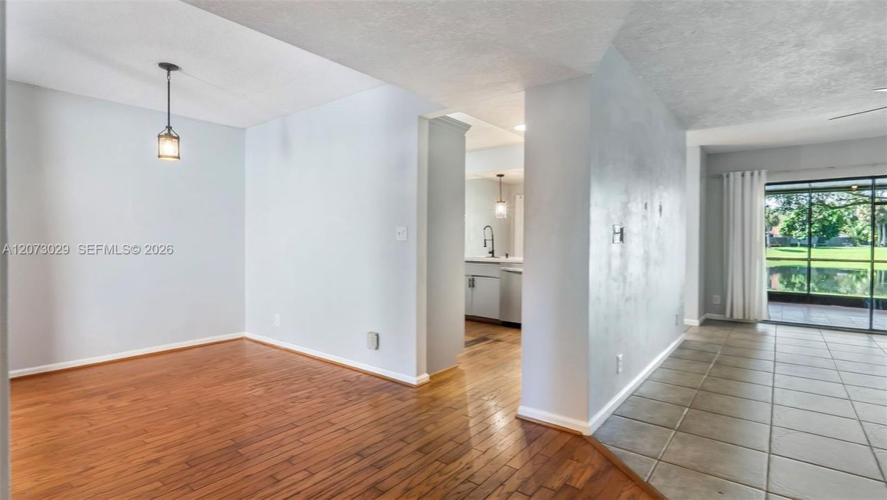 11112 N Harmony Lake Cir, Davie, FL 33324 Photo