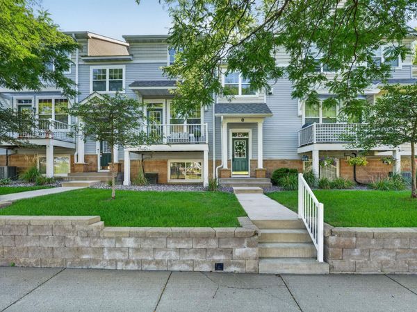 1667 Village Trail E, Unit 5, Maplewood, MN 55109