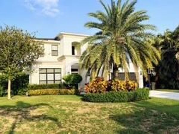 512 LAKE Drive, Delray Beach, FL 33444