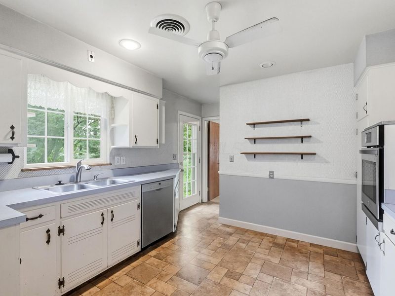 3735 W Henderson Road, Upper Arlington, OH 43220 Photo 13