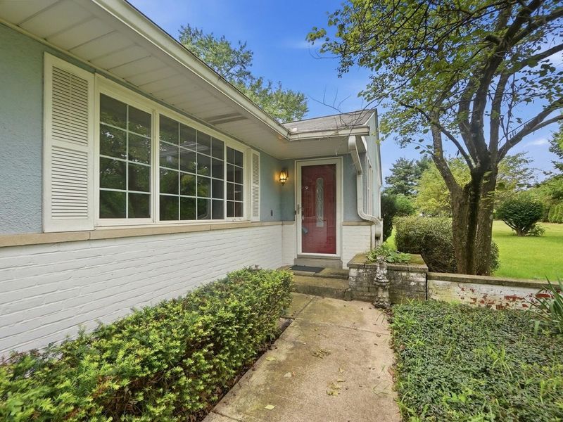 3735 W Henderson Road, Upper Arlington, OH 43220 Photo 5