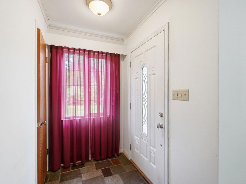 3735 W Henderson Road, Upper Arlington, OH 43220 Photo 6