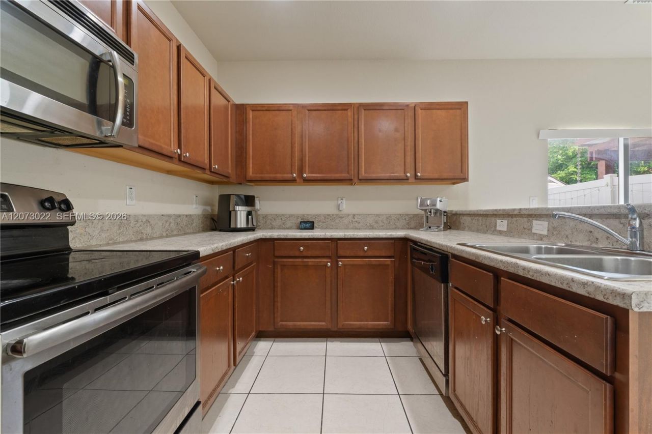 8881 W 35th Ln , Hialeah, FL 33018 Photo