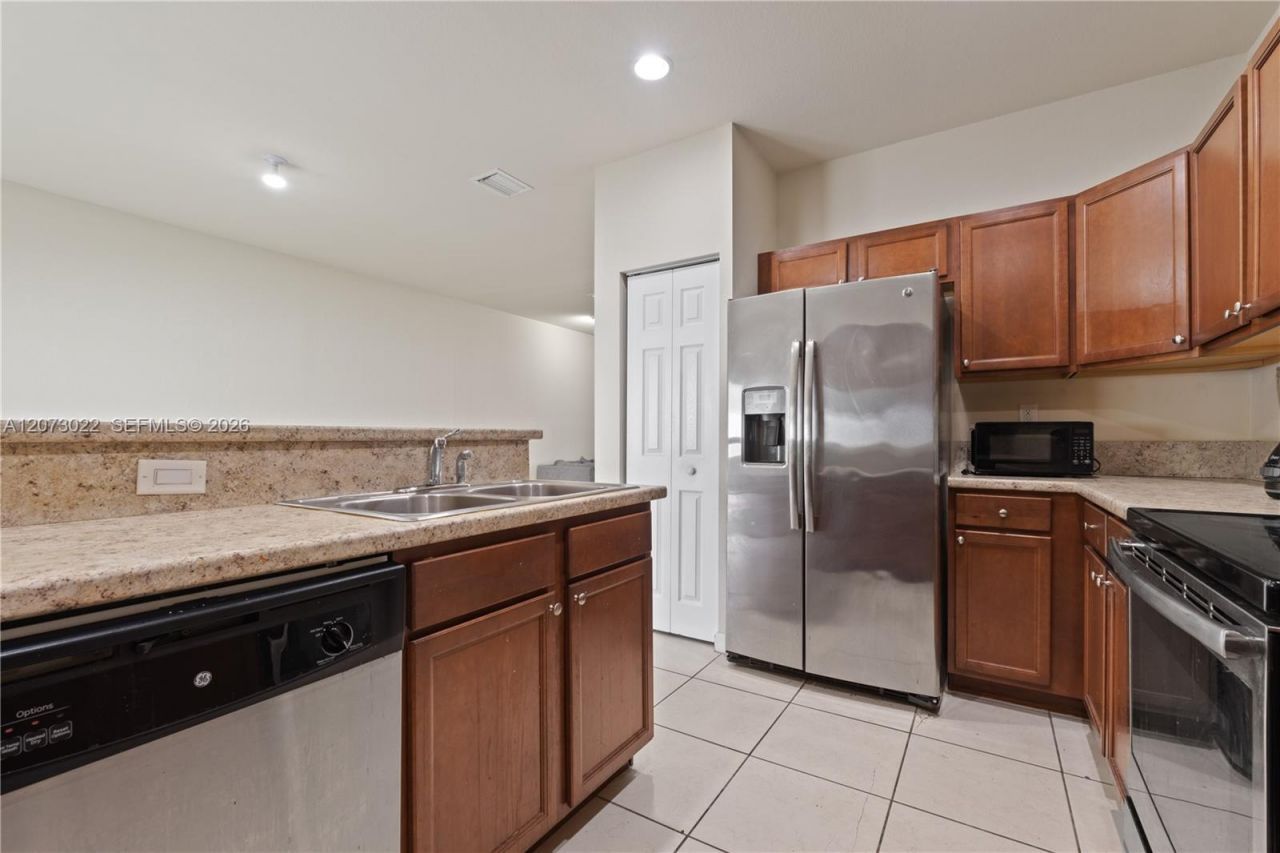 8881 W 35th Ln , Hialeah, FL 33018 Photo