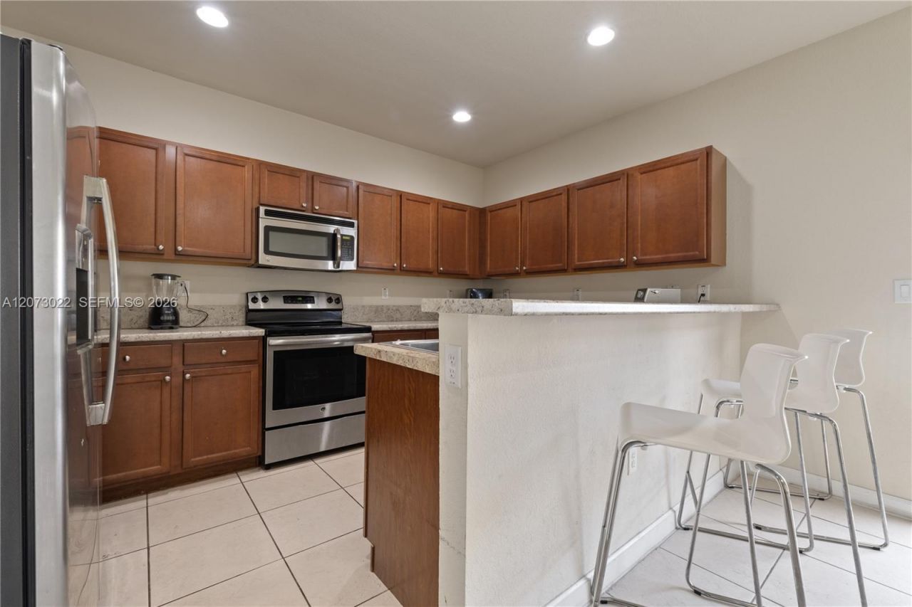 8881 W 35th Ln , Hialeah, FL 33018 Photo