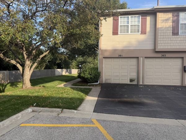 301 Cherrywood Court , Unit 301, Vernon Hills, IL 60061