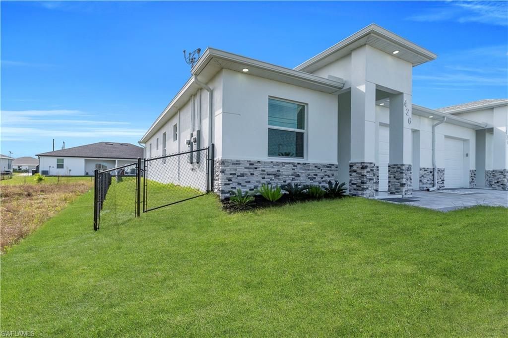 424-426 Grant Blvd , Lehigh Acres, FL 33974 Photo