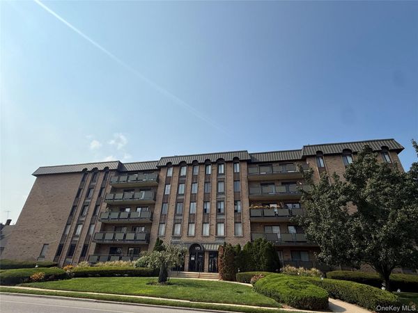 175 Maple Avenue , Unit 4H, Westbury, NY 11590