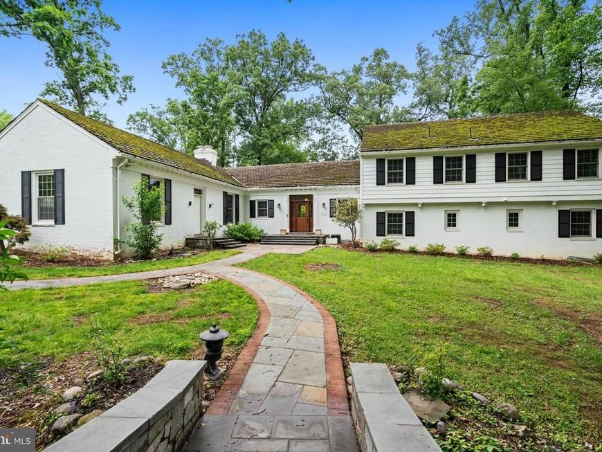 6613 Bradley Boulevard, Bethesda, MD 20817 Main Photo