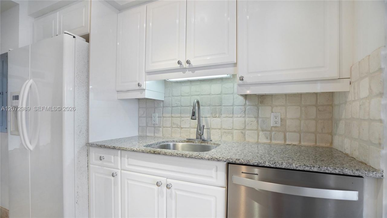 4775 Collins Ave , Unit 502, Miami Beach, FL 33140 Photo