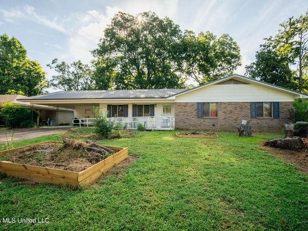 2044 Country Club Drive, Yazoo City, MS 39194