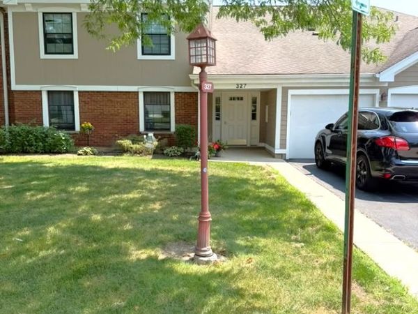 327 WILDBERRY Court, Unit D2, Schaumburg, IL 60193
