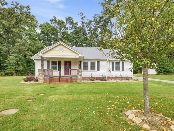 38 Nelson Street SE, Silver Creek, GA 30173
