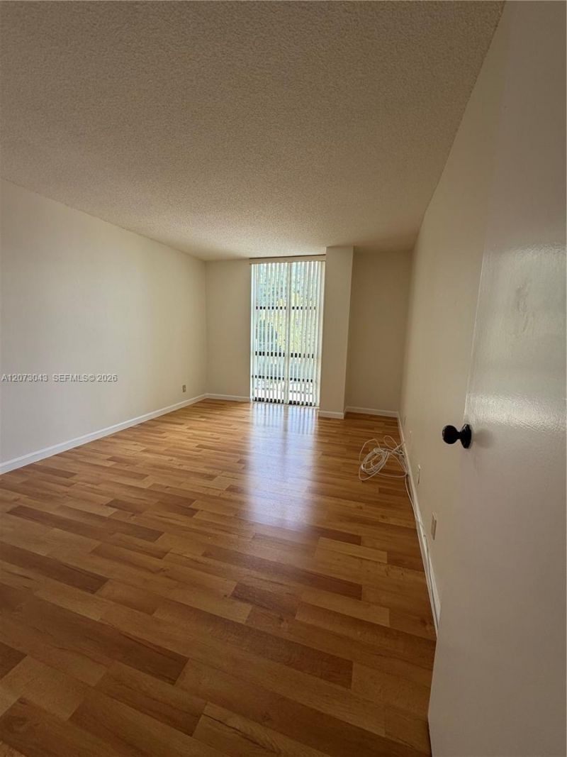 1825 W 44th Pl , Unit 308, Hialeah, FL 33012 Photo