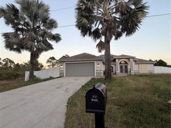 1016 Cleveland AVE , LEHIGH ACRES, FL 33972