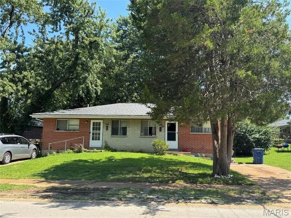 4522 Country Lane , St Ann, MO 63074