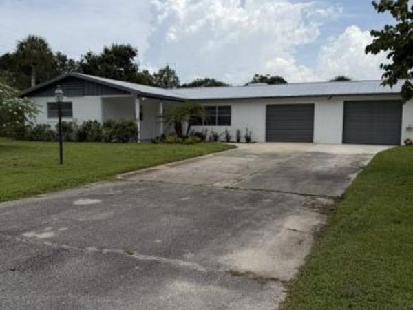 1315 Parkland Boulevard, Fort Pierce, FL 34982