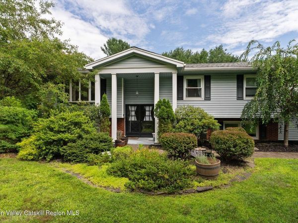 212 New York 9h , Hudson, NY 12534
