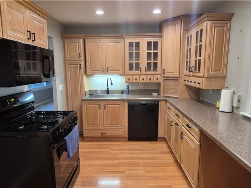 6417 Alderwood Road, Parma Heights, OH 44130 Photo 11